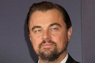 ＜動画有＞恋人の左手薬指に指輪を確認...「永遠の独身貴族」ディカプリオに婚約説浮上！