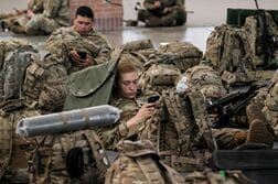 EXCLUSIVE-中東駐留米兵の一部、携帯電話禁止も　対イラン作戦の保全強化で＝関係筋