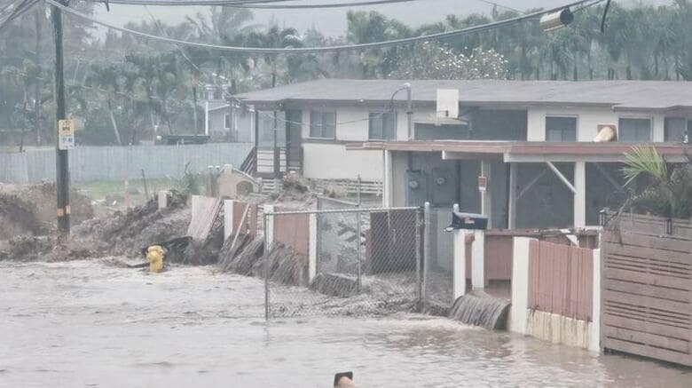 米ハワイ州のイゲ知事は大雨による洪水や土砂崩れ、ダム決壊の恐れがあることから非常事態を宣言した。写真はソーシャルメディアに掲載された画像。3月9日、ハウウラで撮影。（2021年　Adam Palmer）