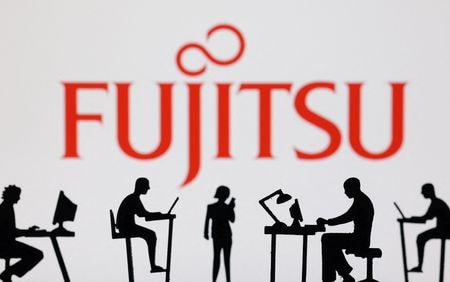 　４月２４日、富士通は２０２６年３月期の連結売上収益（米国会計基準）が前年比２．８％減の３兆４５００億円、営業利益が同３５．８％増の３６００億円になるとの見通しを発表した。写真は富士通のロゴで、２０２４年２月撮影（２０２５年　ロイター／Dado Ruvic）