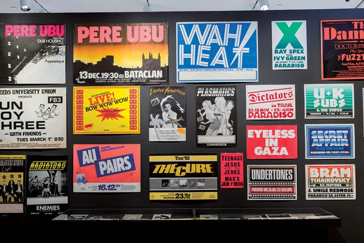 パンクロック関連のチラシやポスター、アルバムカバーなどの展示　COURTESY THE MUSEUM OF ARTS AND DESIGN