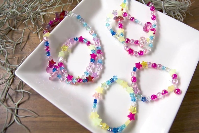 しつけのされた犬と女性