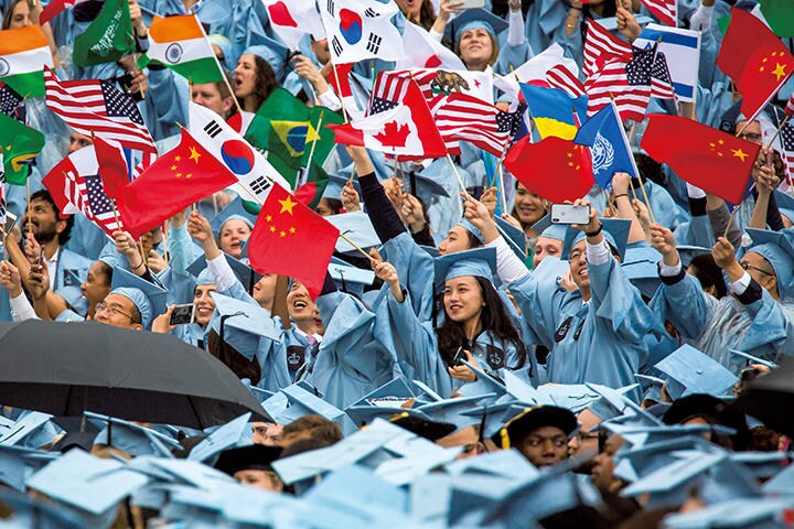 米中はアメリカを拠点とする優秀な中国系研究者の争奪戦を展開　XINHUA/AFLO