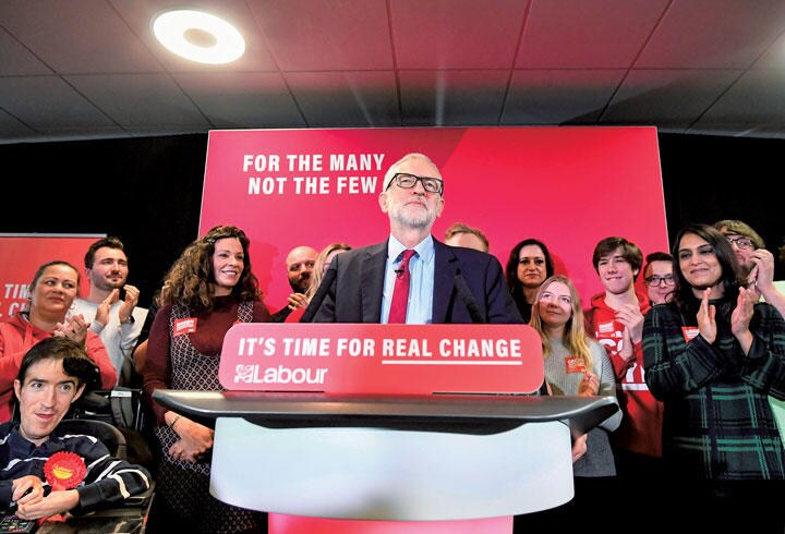 選挙公約として、EU離脱の是非ではなくNHS問題を中心に据えた労働党のコービン党首　TOBY MELVILLE-REUTERS