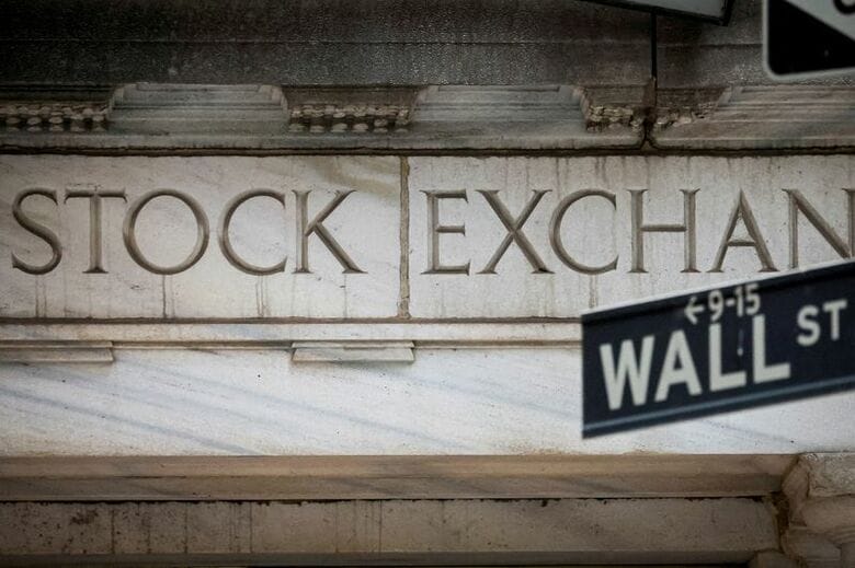 2022年11月、米ニューヨーク証券取引所入口で撮影。REUTERS/Brendan McDermid