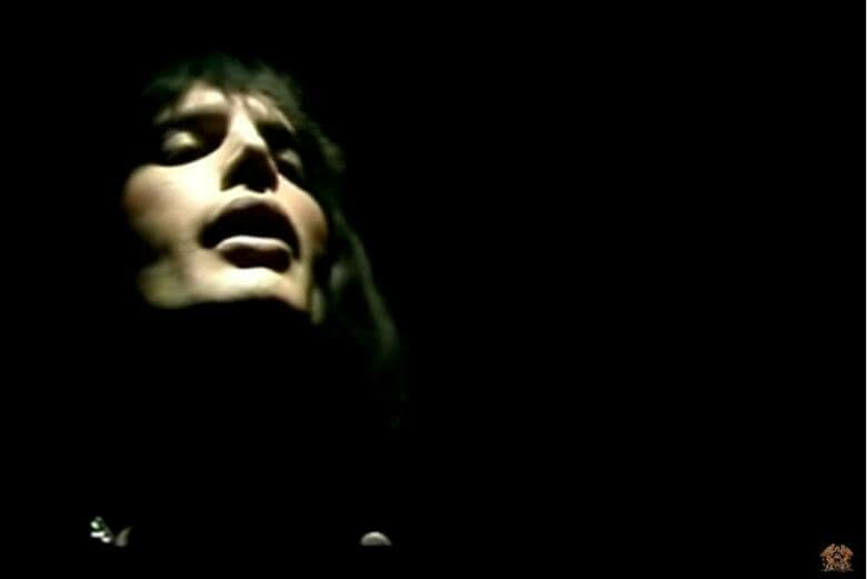 フレディ・マーキュリーは単なるロックの神であるだけでなく、性的少数者にとっての偶像でもあった　Queen - Bohemian Rhapsody (Official Video)/YouTube