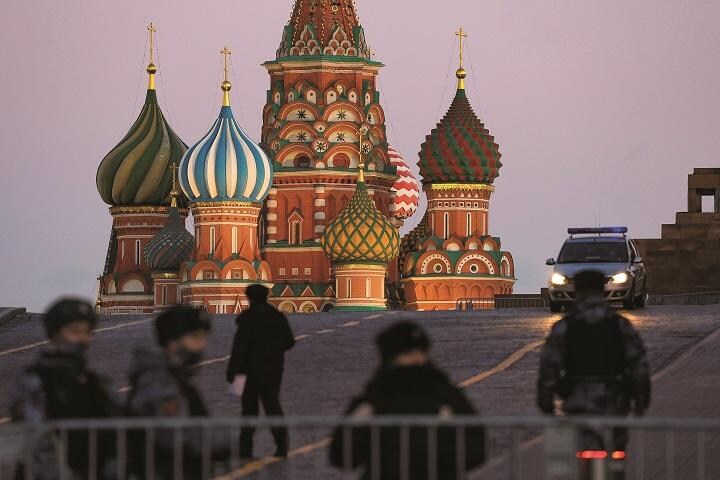 ロシアがウクライナに 侵攻した2月24日の モスクワ・赤の広場　ANDREY RUDAKOVーBLOOMBERG／GETTY IMAGES