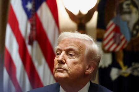 　３月２６日、米国のいずれも民主党が主導する東部ニューヨーク州など２０州と首都ワシントンの司法長官が、連名でトランプ大統領（写真）による司法関係者への脅しを非難する「法曹界への公開書簡」を発表した。写真はワシントンで２５日撮影（２０２５年　ロイター/Evelyn Hockstein）