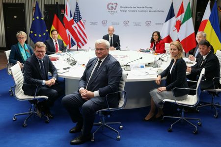 フランス・パリ郊外で開催されたＧ７外相会合。２７日撮影。 ALAIN JOCARD/Pool via REUTERS