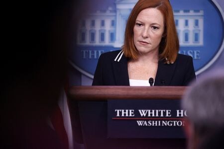 米ホワイトハウスのサキ報道官は５日、ホワイトハウスは新型コロナウイルスに関する刺激策について米議会などと常に協議を続けているとしながらも、現在の米経済は好調だと述べた。２０２１年９月撮影（２０２２年　ロイター/Jonathan Ernst）