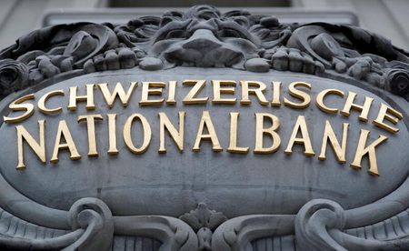 スイス国立銀行（中央銀行）は２１日に公表した年次報告書で、２０２２年に為替介入を通じて２２３億スイスフラン（２３９億７０００万ドル）相当の外貨を売却したことを明らかにした。２０２２年４月撮影（２０２３年　ロイター/Arnd Wiegmann）