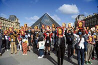 4カ月ぶりルーブル再開、でも「モナリザ」が抗議？