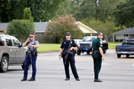 アメリカ、ルイジアナ州で警察官3人が撃たれ死亡　通報で呼び出し狙う？