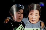 親友の愛人らが指図!? 　朴槿恵大統領は「操り人形」だったのか