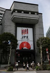 午前の日経平均は続伸、ＡＩ株高がけん引　日銀待ちで模様眺めも