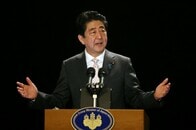 トランプ次期大統領と協力、同盟の絆より強固に　安倍首相が祝辞