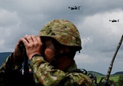 日本への侵攻を遠方で阻止、安保3文書にドローン防衛構想＝関係者