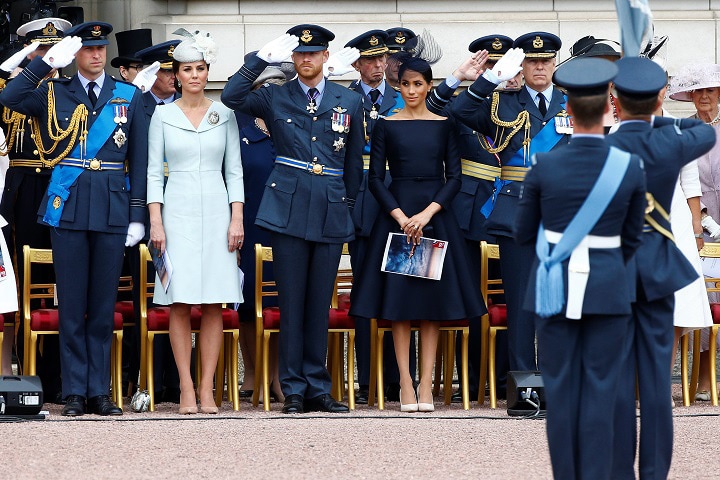 空軍創立100周年の祝賀式典でキャサリン妃はマックイーン、メーガン妃はディオールを着用　Henry Nicholls-REUTERS
