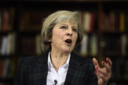 ７月５日、英与党・保守党の党首選で、候補者を絞り込むための下院議員による１回目の投票が行われ、メイ内相（写真）が最多の１６５票を得た。６月撮影（２０１６年　ロイター/DYLAN MARTINEZ）
