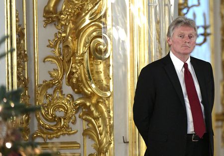 　ロシア大統領府（クレムリン）は１４日、プーチン大統領が仲介役を通じて米国にウクライナでの停戦を提案したというロイター報道を否定した。サンクトペテルブルクで２０２３年１２月撮影。ロシア大統領府提供（２０２４年　ロイター）