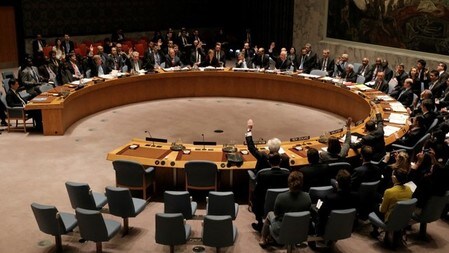 ６月２３日、国連安全保障理事会は、北朝鮮による弾道ミサイル発射は禁止規定の深刻な違反となると非難し、国連加盟国に対し同国への制裁を強化するよう呼び掛けた。写真は３月の安保理（２０１６年　ロイター/BRENDAN MCDERMID）
