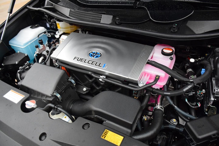 レシプロエンジンからEV化の流れの一方で多くの自動車メーカーが水素で走る燃料電池車の開発に力を入れている。Tramino - iStockphoto