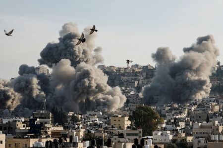 パレスチナ当局によると、数週間にわたるイスラエル軍の攻撃によりヨルダン川西岸の難民キャンプで暮らす数万人が家を追われている。写真は２日、ヨルダン川西岸ジェニンで撮影（２０２５年　ロイター/Raneen Sawafta）