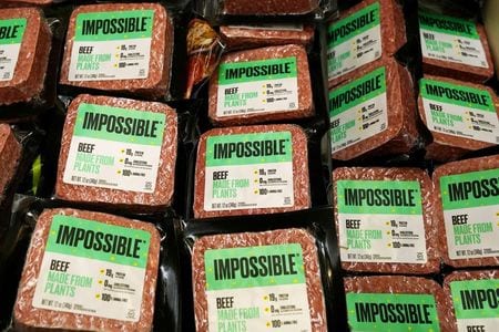 　４月８日、植物由来の人工肉を製造している米インポッシブル・フーズが、株式上場に向けた協議を進めていることが分かった。企業価値は１００億ドル前後と算定される見通し。２０２０年１０月、香港で撮影（２０２１年　ロイター/Lam Yik）
