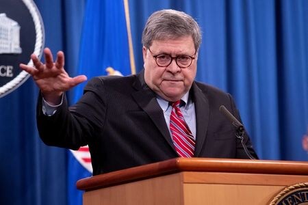 米国のバー司法長官は２１日、米政府機関を標的とした大規模なサイバー攻撃について、ロシアが関与しているとの見方を示し、トランプ大統領と矛盾する発言をした。代表撮影（２０２０年　ロイター）