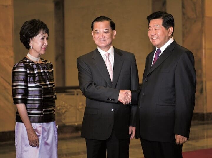 09年に北京を訪れた親中派の連戦（中央）　ANDY WONGーPOOL／GETTY IMAGES