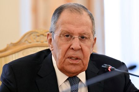 写真はロシアのラブロフ外相。2月18日、モスクワで代表撮影。Reuters