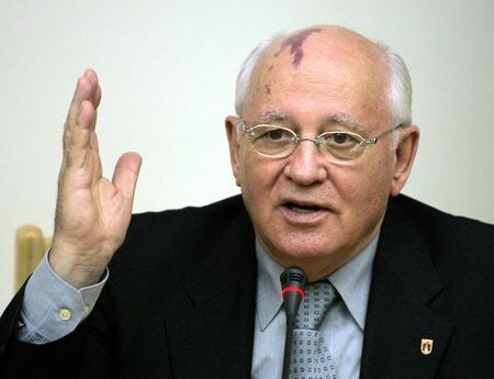 東西冷戦の終結をもたらしたゴルバチョフ元ソ連大統領が３０日、死去した。２００５年５月モスクワで撮影（２０２２年　ロイター/Sergei Karpukhin/File Photo）