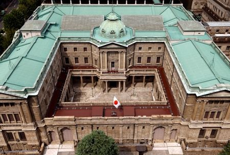 元日銀副総裁の武藤敏郎・大和総研名誉理事は、ロイターのインタビューで、来年の春闘が今年並みか若干上回れば物価目標が見通せる状況になるのではないかとし、来年４月にも政策変更の条件が整う可能性があると指摘した。９月３０日撮影（２０２３年　ロイター/Issei Kato/File Photo）