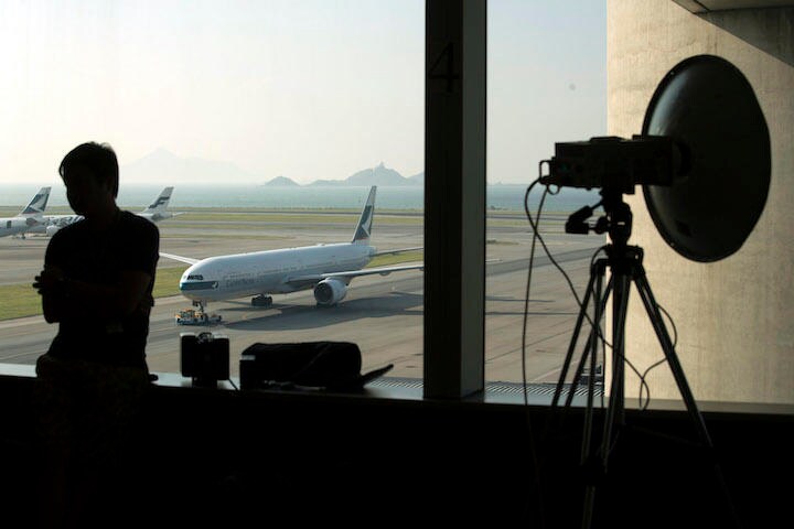 キャセイ航空のパイロットは、世界でも最も厳しい隔離体制の環境で働くことに疲れ果てているという......　　REUTERS/Tyrone Siu