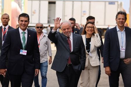 先月のブラジル大統領選で勝利したルラ元大統領は１６日、エジプトで開催している国連気候変動枠組み条約第２７回締約国会議（ＣＯＰ２７）のイベントで、２０２５年のＣＯＰ３０の招致を目指すと表明した。写真は１１月１６日、シャルム・エル・シェイクで撮影（２０２２年　ロイター/Mohamed Abd El Ghany）