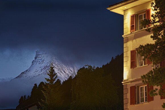 秋のモンテローザとマッターホルン。Photo: Hotel Monte Rosa