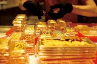 いま金の価格が上がり続ける不思議