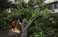 インド・ムンバイで豪雨、建物倒壊で6人死亡　交通に混乱