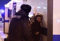ロシアでデモ参加者100人超拘束　国外脱出も増加､フィンランド行き列車は連日満席