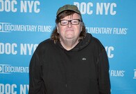 マイケル・ムーアの豊かな国探し