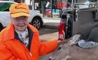 104歳にして狩猟免許を初取得したスーパーおばあちゃん　鹿を一発で射止める