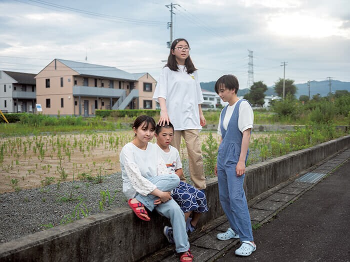 12年間の避難生活をした斎藤一家は、四女と次男が通学する学校が町に帰還するのを機に故郷に戻った（大熊町、23年）