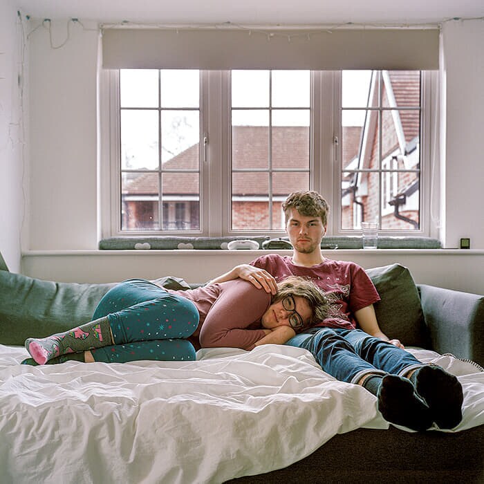 ＜リーブ＞幼い頃に自閉症の診断を受けたリーブ（写真右）にとって、音楽の趣味を共有するパートナーのダリアの存在は精神的な支えだ