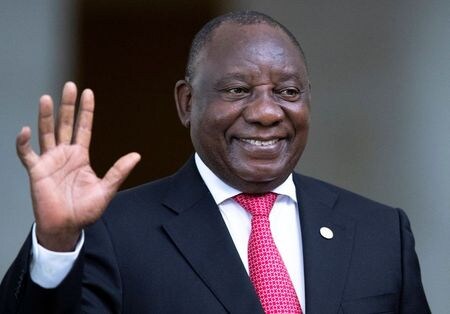 　１２月９日、南アフリカのラマポーザ大統領は９日、巨額の債務を抱えて経営が悪化している国営の南アフリカ航空（ＳＡＡ）について、更生管財人が会社を管理し事業の再構築を行う破産手続きに入るしか選択肢はないと述べた。ブラジル・ブラジリアで１１月１４日代表撮影（２０１９年　ロイター）