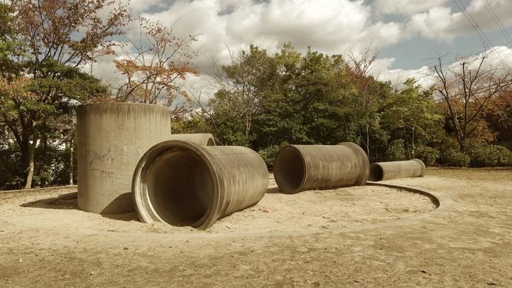 原っぱに土管があるドラえもんの世界はどのようにして生まれたのか？　masao takeichi / photoAC