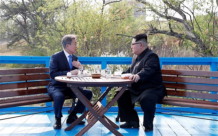 4月27日の南北首脳会談で文在寅大統領が日本の拉致問題に触れたものの、金正恩委員長は何も答えなかったという。REUTERS