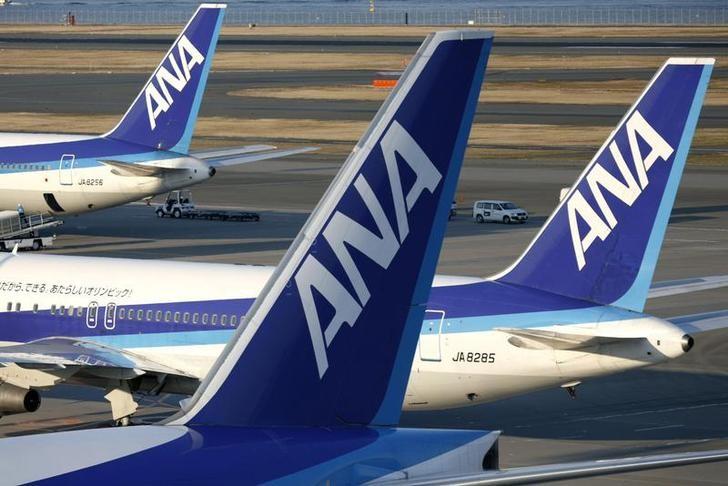 ANAホールディングスは、社員に休日を取得させる一時帰休の対象者を広げることを明らかにした。写真は都内で2009年1月撮影（2020年　ロイター／Stringer (JAPAN TRANSPORT BUSINESS)）