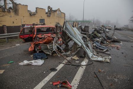 ４月３日、ウクライナが首都キーウ（キエフ）近郊のブチャで多数の民間人の遺体が見つかったことについて、ロシア軍による殺害と非難したことを受け、ドイツは欧米が数日内に対ロシア追加制裁に合意するとの見通しを示した。ブチャで１日撮影（２０２２年　ロイター/Oleksandr Ratushniak）