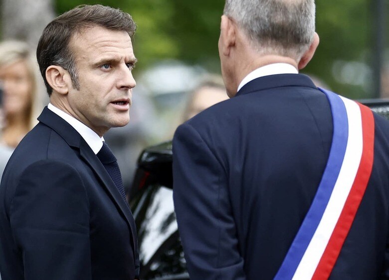 マクロン大統領の危険な賭けは失敗に終わった...... MOHAMMED BADRA/REUTERS