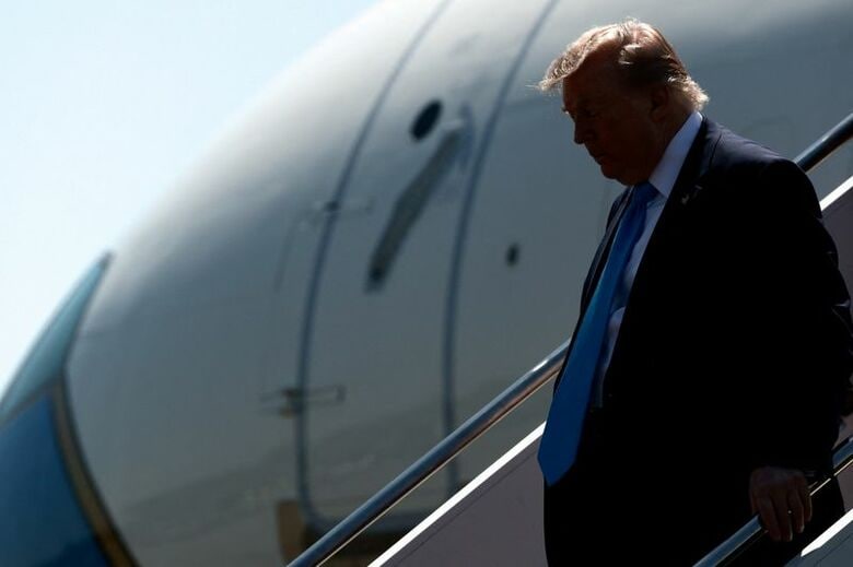 エアフォース・ワンを降りるトランプ米大統領（2026年5月20日、米コネチカット州グロトン）。REUTERS/Evelyn Hockstein
